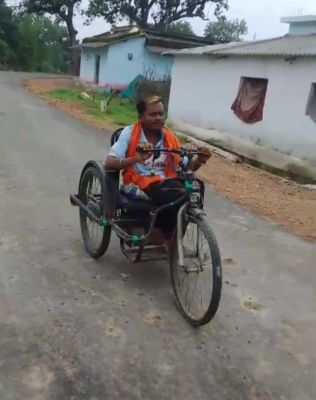 सीएम हेल्पलाइन बनी दिव्यांग प्रफुल्ल बेक के लिए उम्मीद की नई राह
