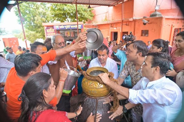छत्तीसगढ़ी अग्रवाल समाज ने हटकेश्वर नाथ महादेव मंदिर में किया सहस्त्रधारा जलाभिषेक