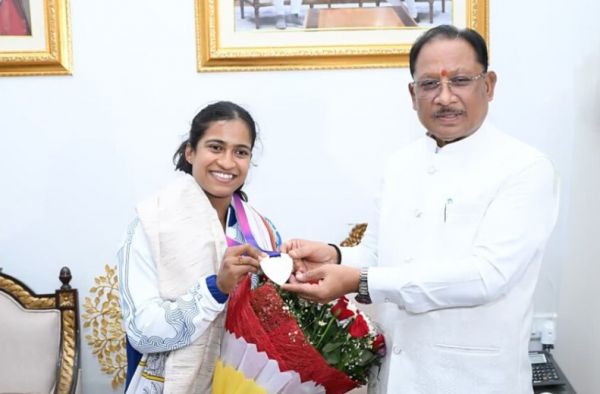 राष्ट्रमंडल रजत पदक विजेता छत्तीसगढ़ की बेटी ज्ञानेश्वरी यादव का सीएम हाउस में भव्य सम्मान