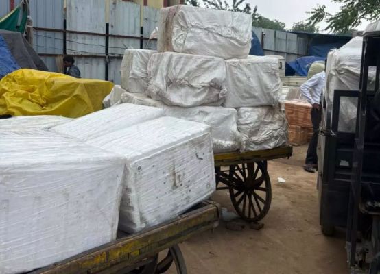 रेलवे पार्सल गोदाम से 5 क्विंटल पनीर जब्त