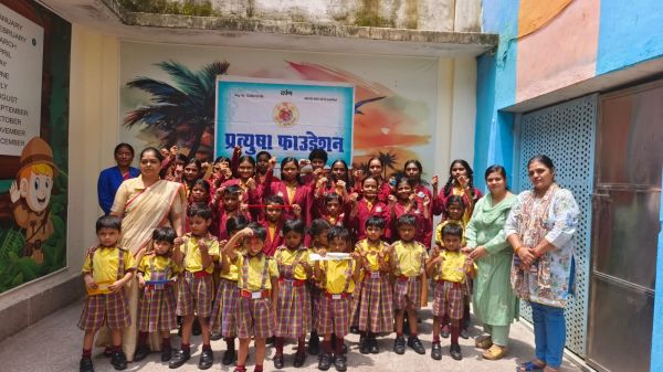  देश के  रक्षको को नन्हे नन्हे बच्चों ने भेजा रक्षा सूत्र