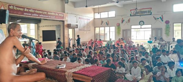  मुनिश्री आगम सागर महाराज के सानिध्य में लगी थर्ड आई अंतर ज्ञान चक्षु की कक्षा... 100 बच्चों ने लिया भाग