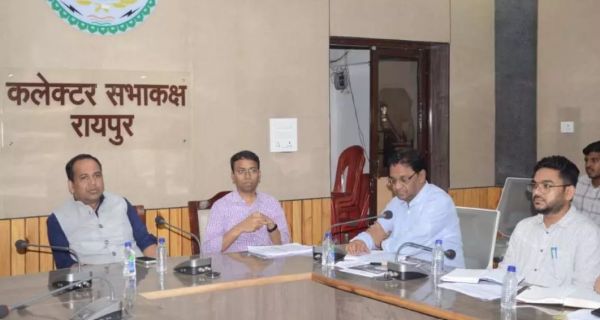 टीकाकरण में पिछड़ने पर कलेक्टर सख्त, अफसरों को दिए सुधार के निर्देश