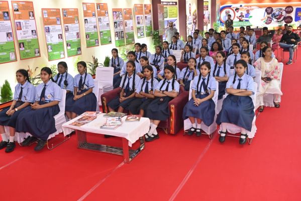 टाउन हॉल की छायाचित्र प्रदर्शनी का हुआ समापन, इतिहास से विकास तक की यात्रा ने किया प्रभावित