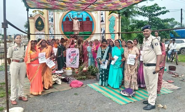 खमरछठ पूजा के अवसर पर महिलाओं को साइबर अपराध से बचाव के लिए किया गया जागरूक