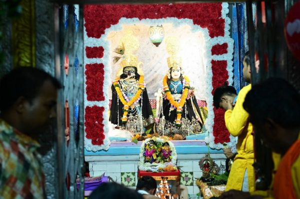 उप मुख्यमंत्री एवं कवर्धा विधायक  विजय शर्मा ने श्रीकृष्ण जन्माष्टमी पर श्री राधा-कृष्ण बड़े मंदिर में की पूजा-अर्चना