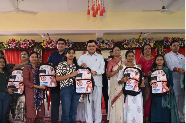 बेटियां जितना पढ़ेंगी, उतना ही सशक्त होगी परिवार, समाज और प्रदेश: लखनलाल देवांगन