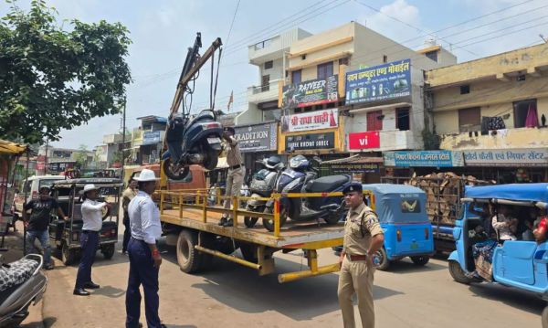 नो-एंट्री में घुसे भारी वाहनों पर ट्रैफिक पुलिस का शिकंजा, 7 पर चालानी कार्रवाई