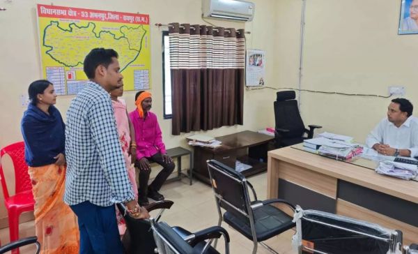 कलेक्टर के मार्गदर्शन में अभनपुर में हितग्राहियों की पेशी लेकर दिए गए निर्देश