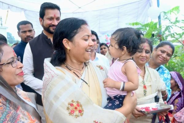 मंत्री लक्ष्मी राजवाड़े ने आंगनबाड़ी केंद्रों का किया निरीक्षण, बच्चों की सीखने की गतिविधियों और पोषण व्यवस्था का लिया जायजा