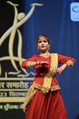 अंजिनी मिश्रा की कृष्ण वंदना से शुरू हुई चक्रधर समारोह की पांचवीं सांस्कृतिक संध्या