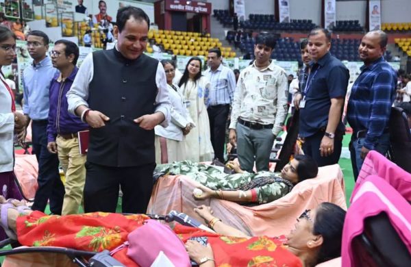 रायपुर में महिलाओं ने रक्तदान कर तोड़ी भ्रांति