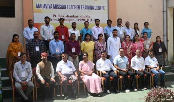 योग केवल शारीरिक व्यायाम नहीं, बल्कि जीवन जीने की संतुलित कला है: कुलपति प्रो. सच्चिदानंद शुक्ला