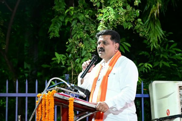 पत्रकार स्व. पंकज शर्मा की प्रतिमा का उप मुख्यमंत्री  विजय शर्मा ने किया अनावरण, पत्रकारिता में योगदान को किया गया याद