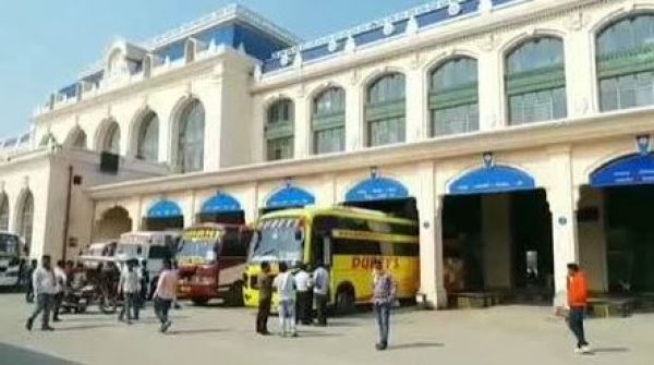 भाटागांव बस स्टैंड में एक बस के अंदर कंडक्टर का शव मिलने से मचा हड़कम , मामले की जाँच में जुटी पुलिस