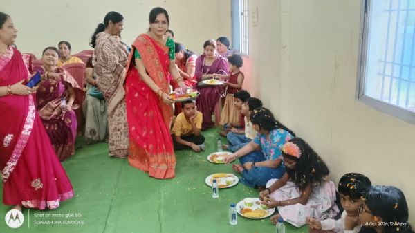  मौथिल ब्राह्मण समाज ने कराया नौ कन्या भोजन