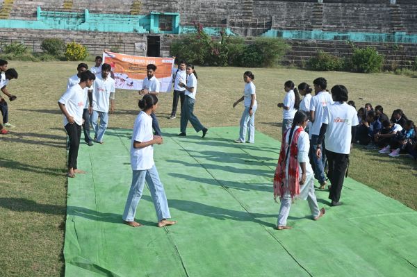 रायपुर में पारंपरिक खेलों से युवाओं ने दिया नशामुक्ति का संदेश