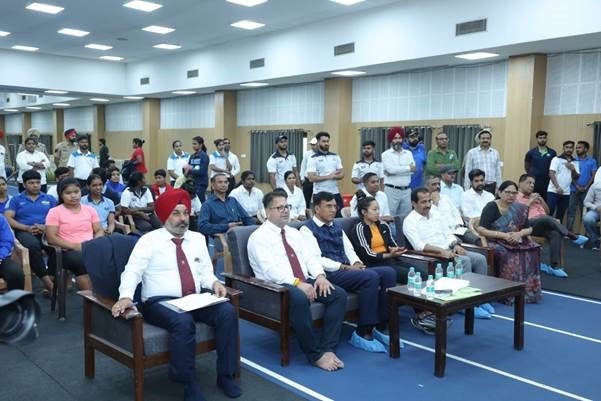 केन्द्रीय युवा कार्य एवं खेल मंत्री ने एनआईएस पटियाला का दौरा किया और पेरिस ओलंपिक में जाने वाले एथलीटों का हौसला बढ़ाया